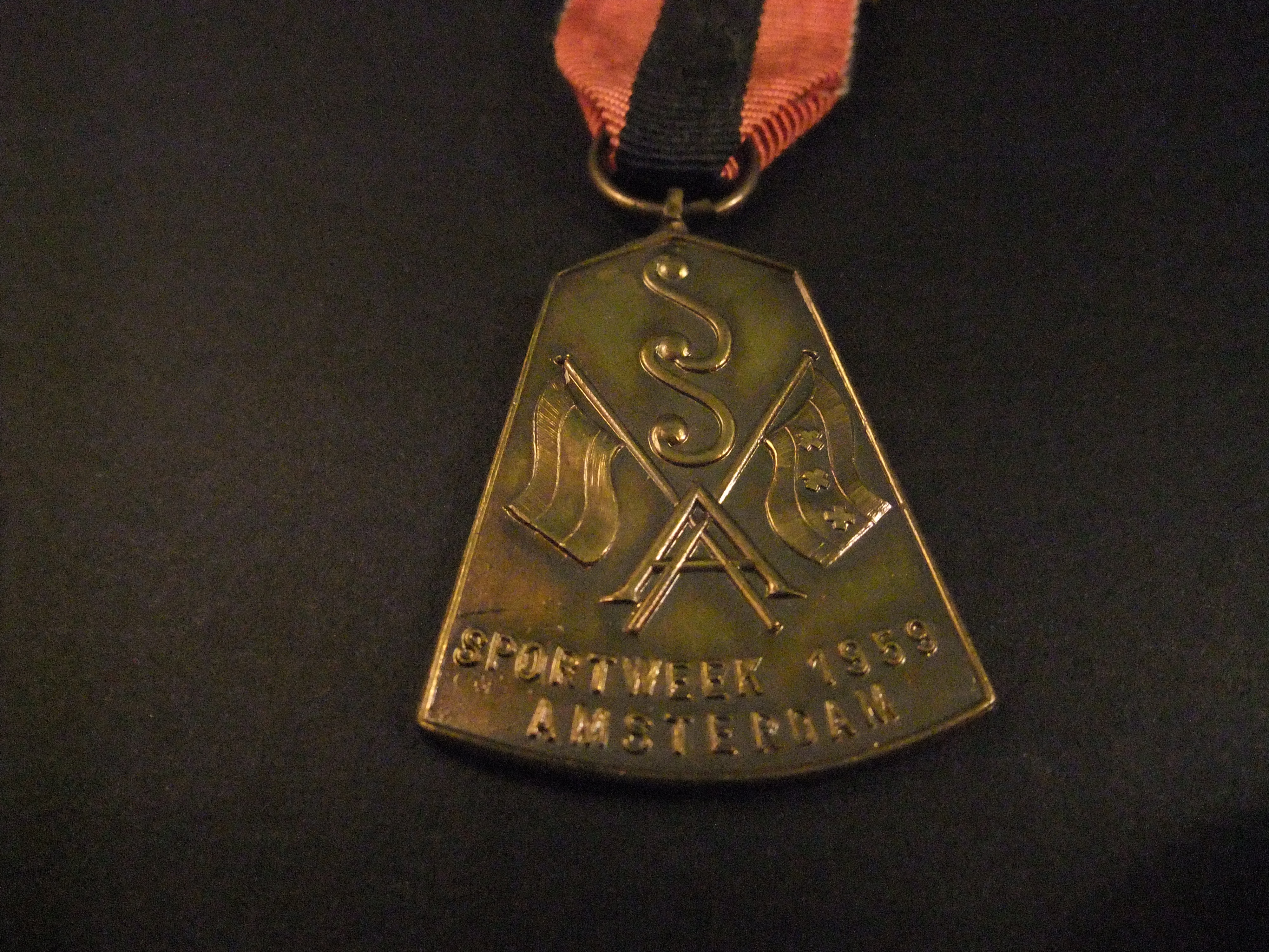 Sportweek Amsterdam 1959 vlaggen met Amsterdams kruis